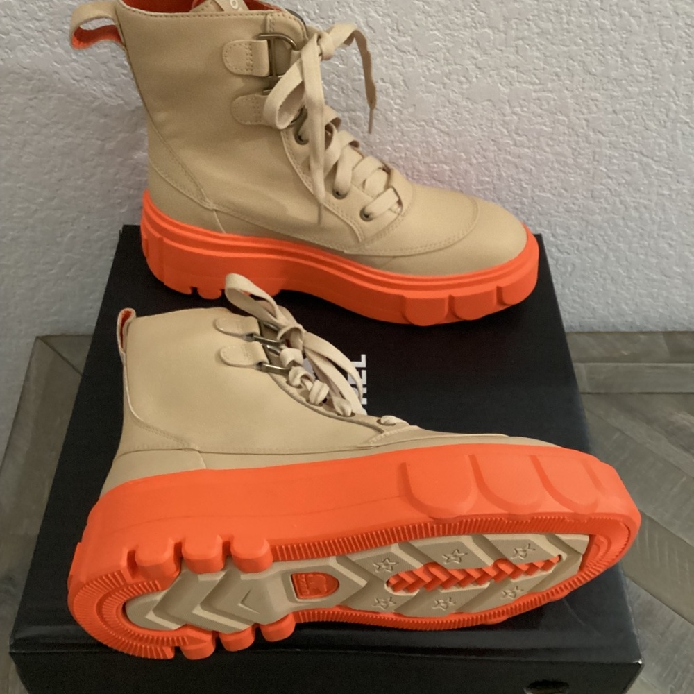 SOREL Caribou X Waterproof Leather Lace-Up Boot (Women), size 8.5 - Picture 6 of 11